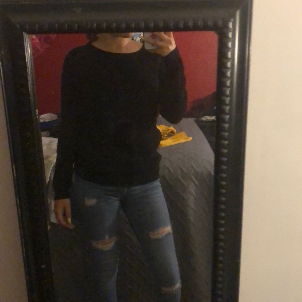 Long sleeve knit sweatshirt